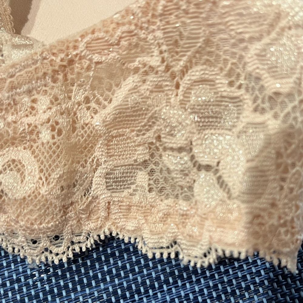Victoria's Secret Lace Bra in Nude - Picture 5 of 7